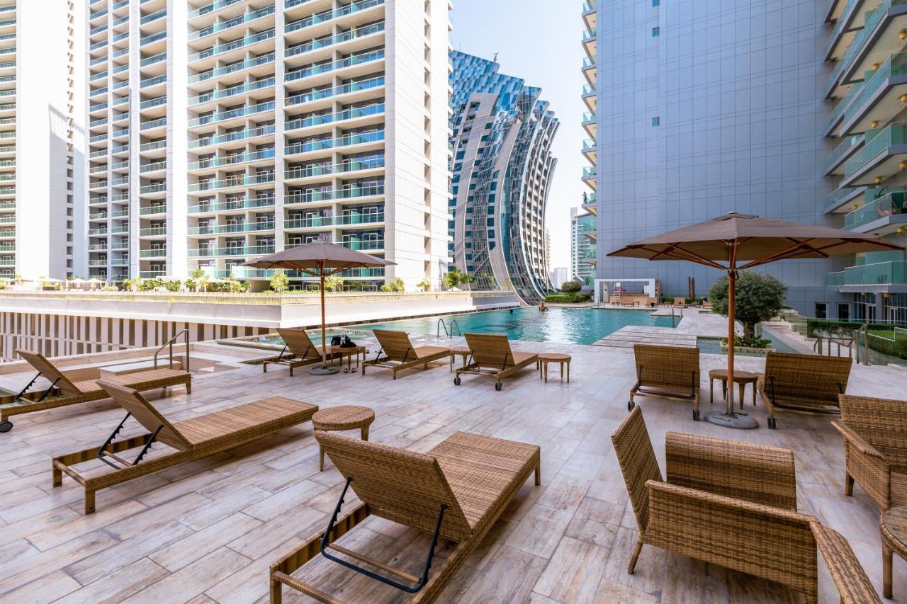 Stunning Studio Near Burj Khalifa Дубай Экстерьер фото